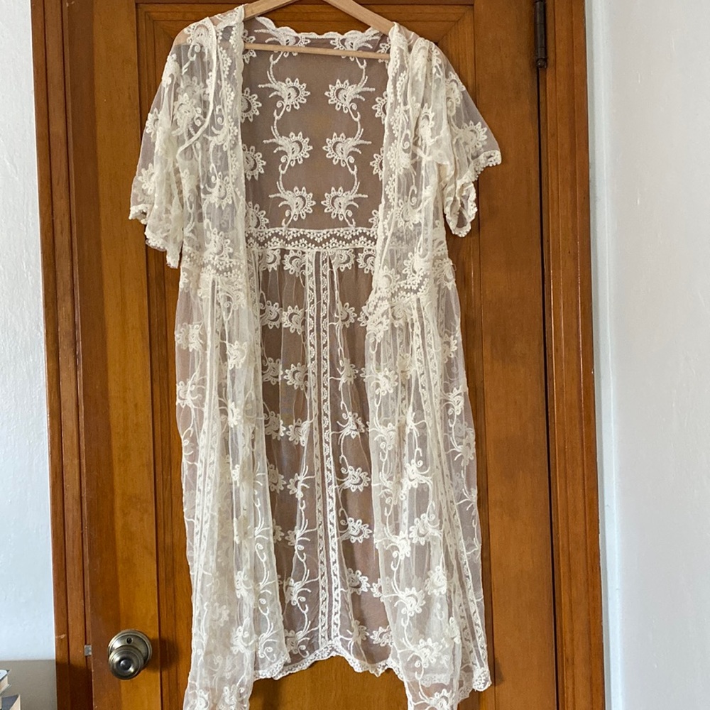 Lace Cover-Up 🌼